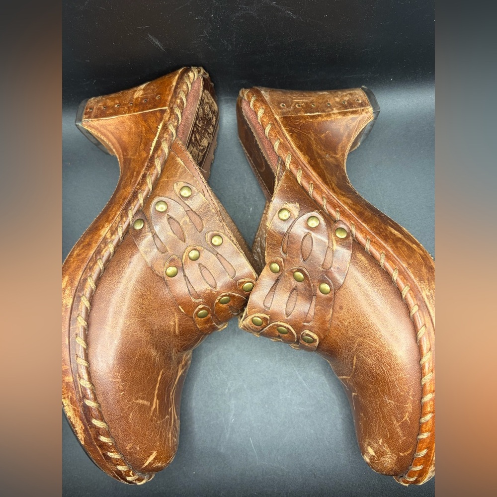 Frye Charlotte Whipstitch Distressed Studded Leather Clogs Mules Heels Boho Shoe - Picture 16 of 16